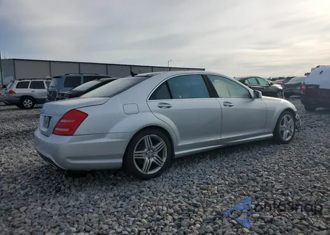 2013 Mercedes-Benz S 550 4Matic z USA, uszkodzony, nr VIN WDDNG9EB9DA518985